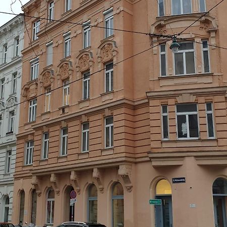 Naehe Naschmarkt Vienna Exterior photo